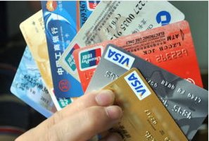 员工离职十几年单位仍申领财政工资是怎么回事？