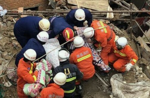 江西楼房垮塌死者多为老人，谁该为这些死者负责？