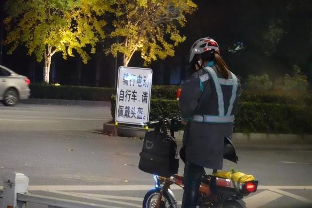 兰州女代驾因与客人前女友是老乡被骂哭,做代驾究竟有多辛苦?