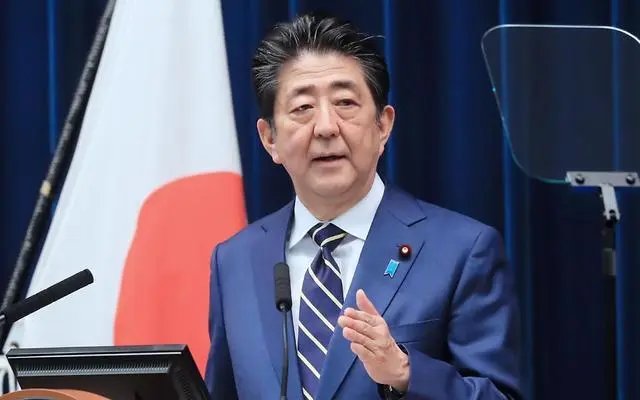 中枪刚倒地时安倍还能说话，凶手开第一枪后，安保人员为何没能阻止继行凶？