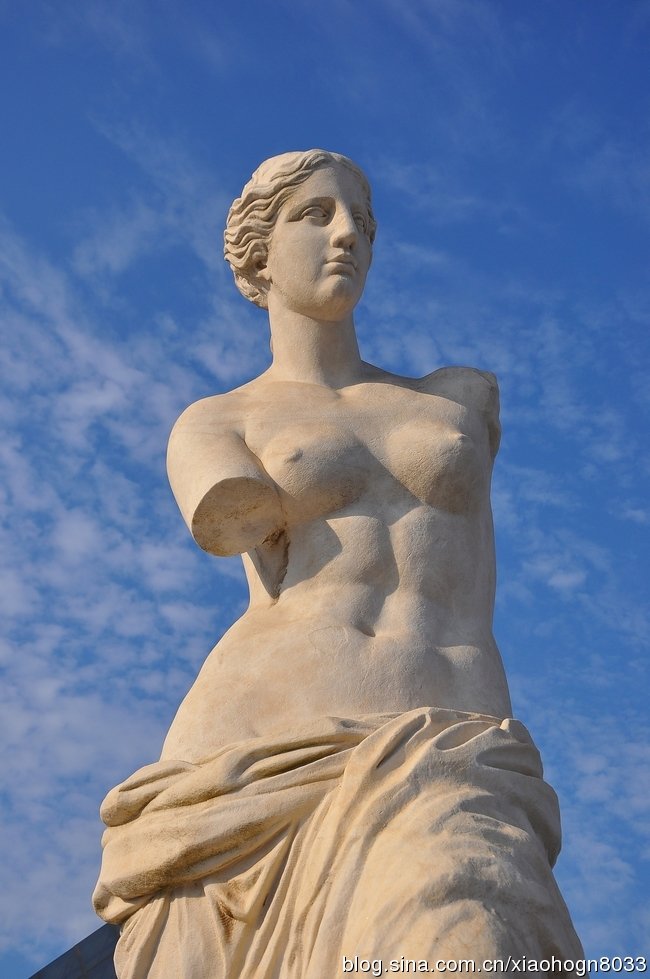 谁能给我发几张女性罗体或半罗但却不银灰的图片？