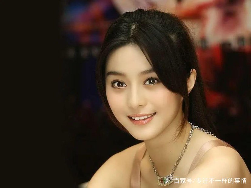 范冰冰被踢出娱乐圈,她偷税漏税背后是谁帮她还了8个亿?