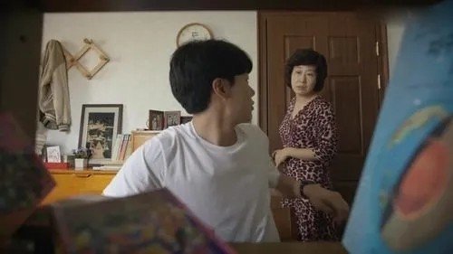 未婚男生每天和自己妈妈视频聊天,有时一天好几次,怎么理解这种行为?