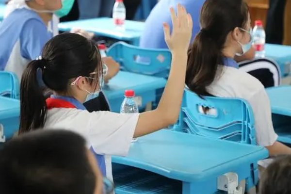 杭州育才东南中学是公办学校吗？