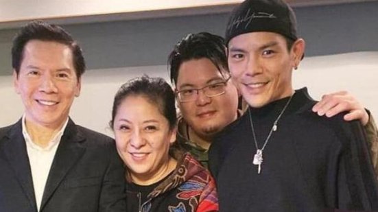 向华强有两个亲生儿子分别取名向佐向佑,他们人生果然截然不同!你怎么看?