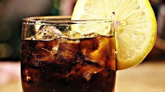 疫情下碳酸饮料为何会异军突起?什么人不太适合喝这种饮料?