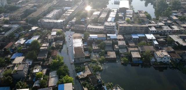 河南一男子洪水退去后回家，打开门瞬间心中发酸，他看到了怎样的一幕