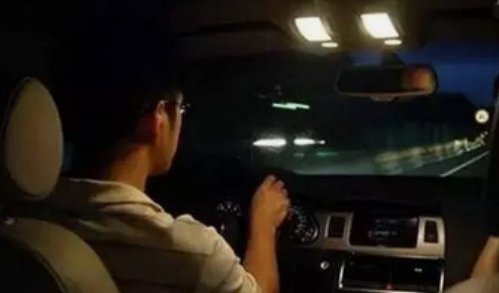 深夜开车发朋友圈的句子有哪些？