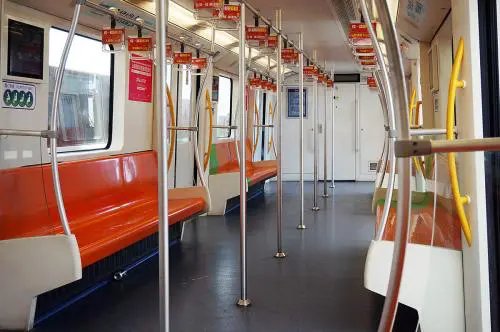 专家谈郑州地铁事故,列车无逃生门,列车该不该设置逃生门?