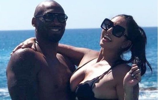 瓦妮莎的身材到底有多好 老公死后没多久就被无数人狂追