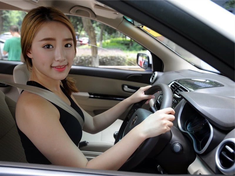 兰州女代驾因与客人前女友是老乡被骂哭,做代驾究竟有多辛苦?