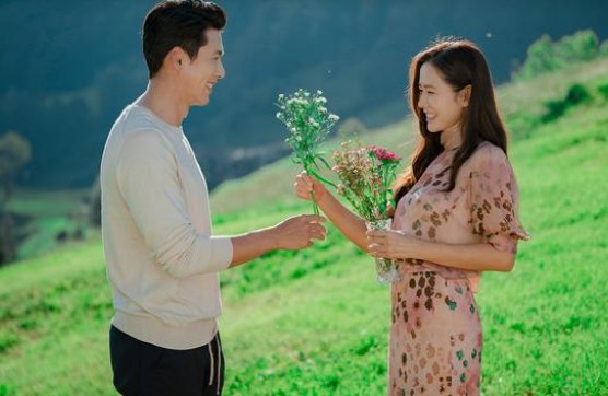 宋仲基现身玄彬婚礼现场，为其送上祝福，“乔妹”两任男友同台不会尴尬吗？