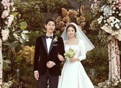 宋仲基现身玄彬婚礼现场，为其送上祝福，“乔妹”两任男友同台不会尴尬吗？