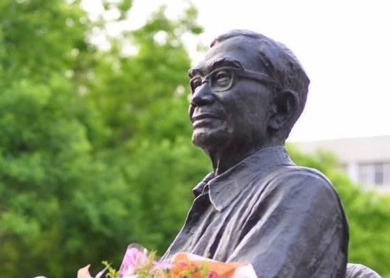 现代爱国英雄人物事迹