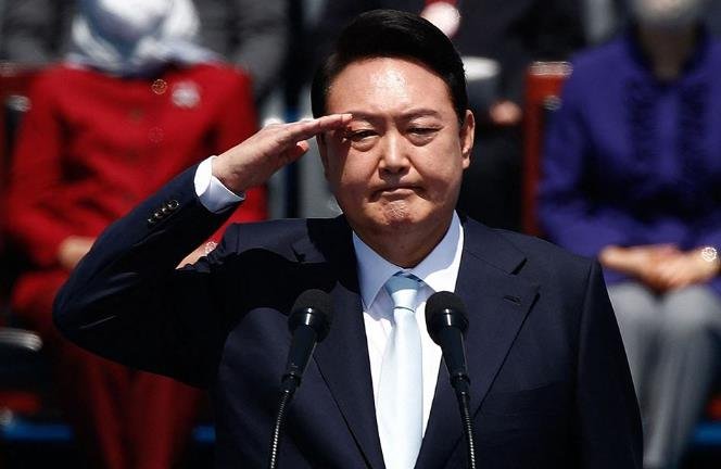 在国际舞台上，韩总统接连“受辱”，“翻车”背后暴露了哪些问题？