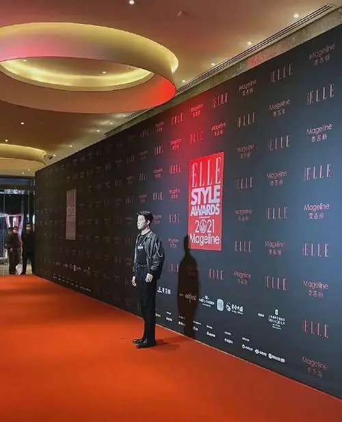 ELLE红毯被迫换场,背后的原因是什么?