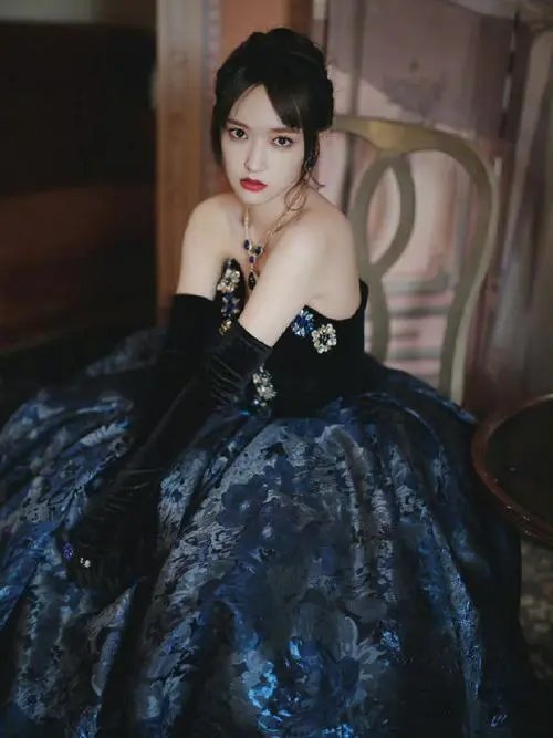 ELLE红毯被迫换场,背后的原因是什么?